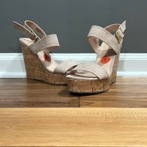 Madden girl beige wedges size 7